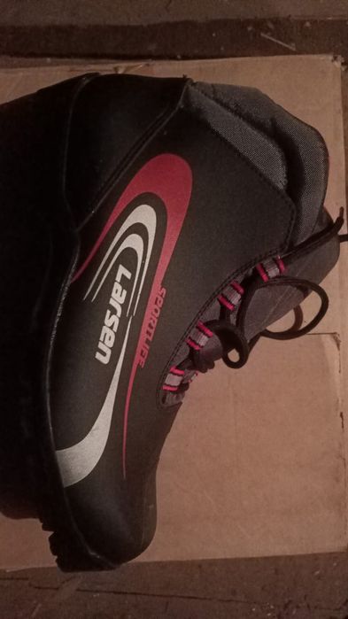 Продам лыжи в отличном состоянии, ботинки новые 43 размер