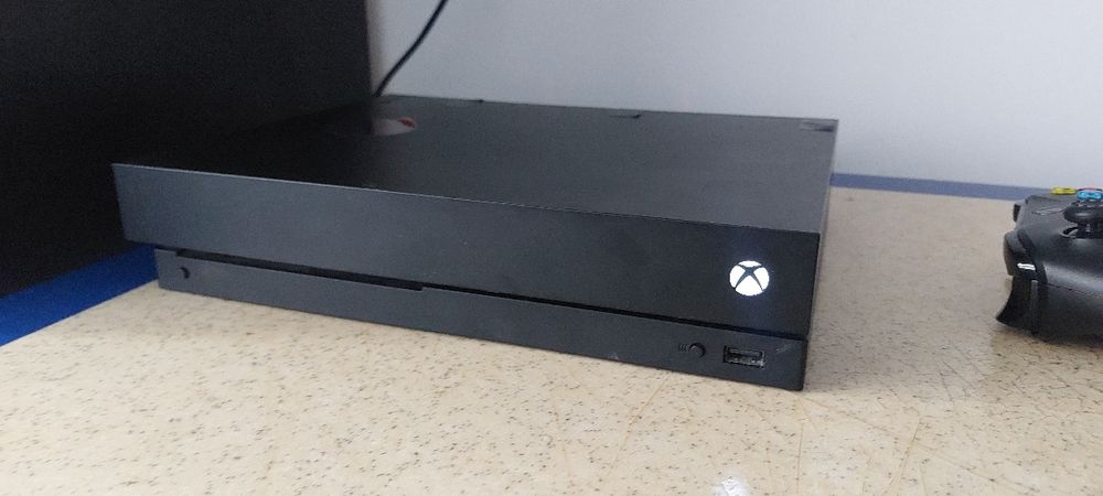 XBOX ONE X 2 controlere