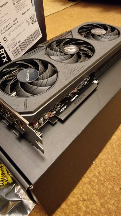 Plava video Gigabyte RTX 5060 Ti GAMING OC 16G, noua, garantie Emag.