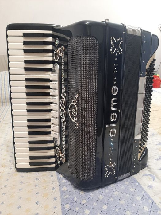 Vând acordeon SISME  120 basi