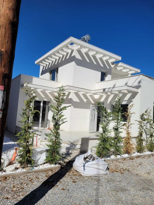 ПРОДАВА Прекрасен имот, самостоятелна къща в Паралия Офринио, Кавала