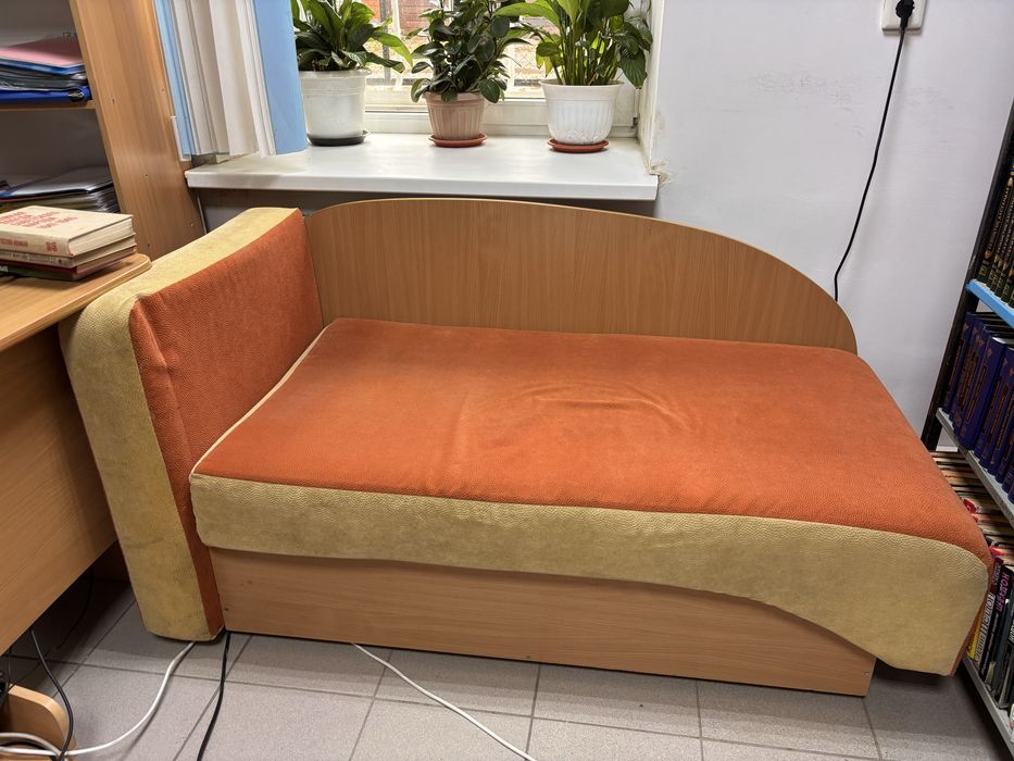 Продам подросковый диван