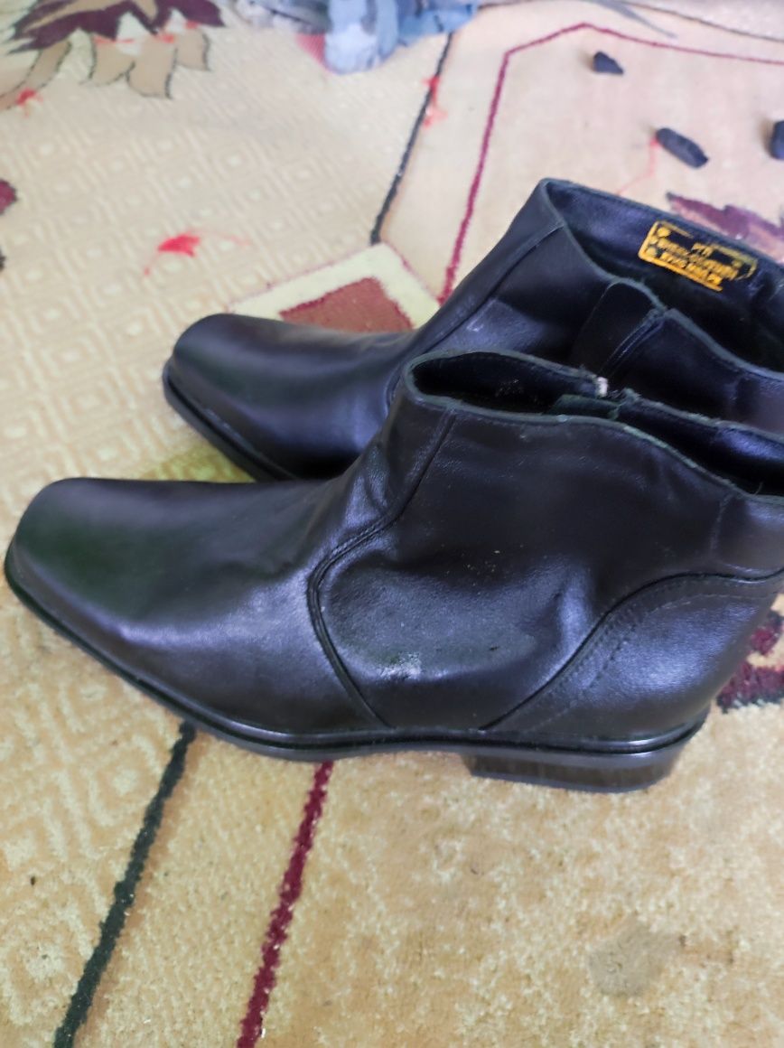 Кожанный туфли и зимнии ботинка жужской