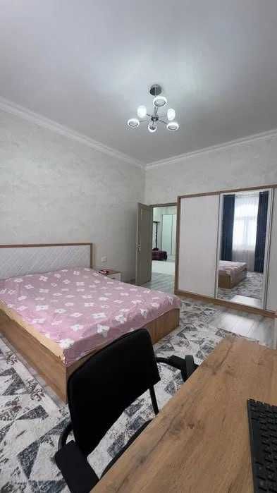 Юнусабад18й квртал Сайрам перекрестка с кадастром 3х ком 101м2; Manzur