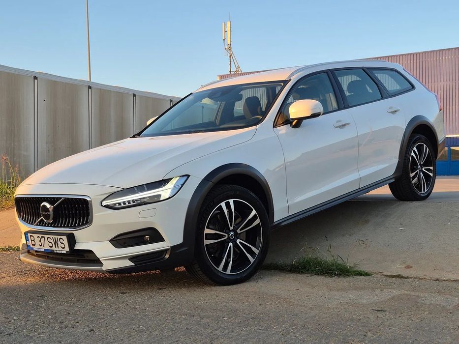 Volvo V90 +14cp Mild Hybrid,Garantie 30000km,4x4,Navigatie,Finantare!