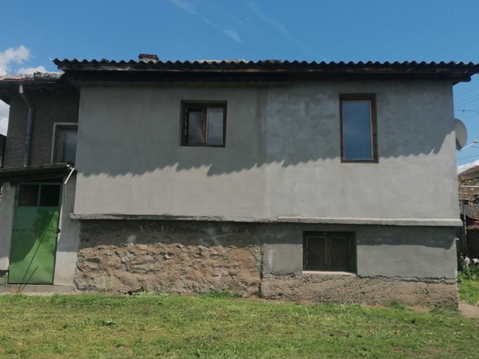 Къща на един етаж с двор