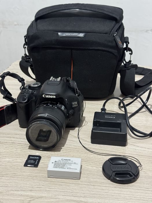 Фотоаппарат Canon EOS 600D в хорошем состоянии