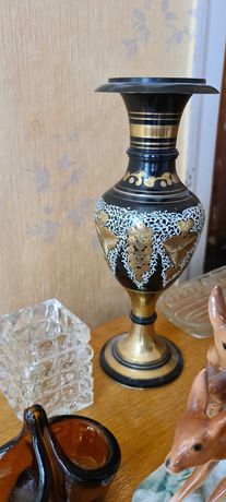 Метална голяма ваза с ръчна декорация