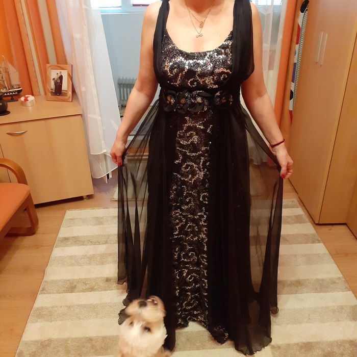 Rochiță mr 38 din dantelă cu paiete