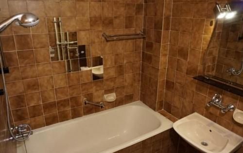 Дава се под наем Тристаен апартамент в София, Банишора - 120 кв.м за 750 € - Снимка #10