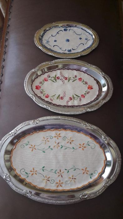 Set de 3 tavi cu servetele personalizate cusute manual