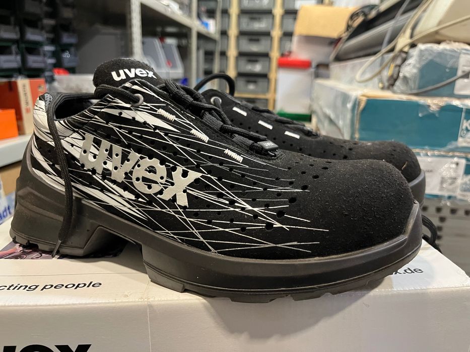 Vând Pantofi  de protecție, 43,  uvex 1 S1 SRC 65515