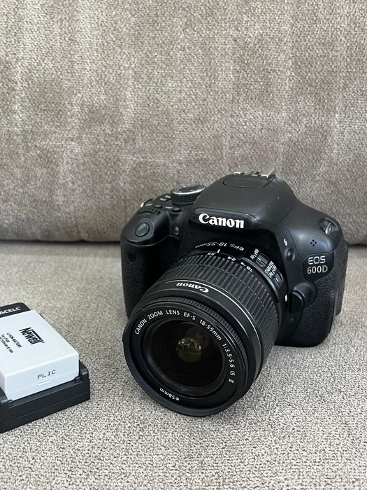 Canon EOS 600D продаю почти новый