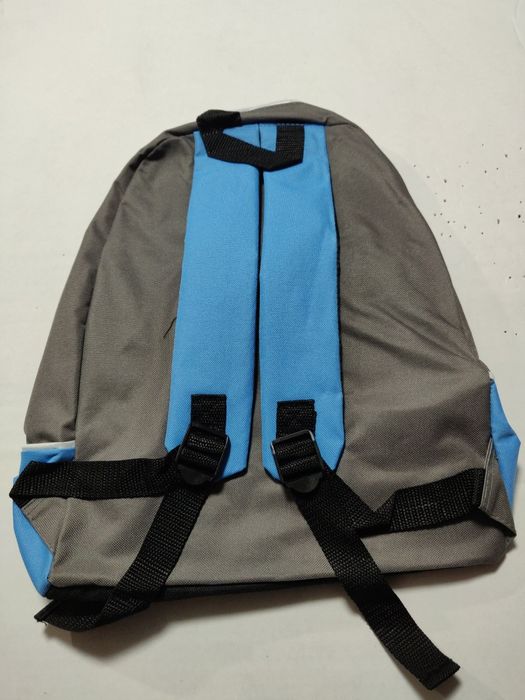 Vând rucsac din material textil cauciucat