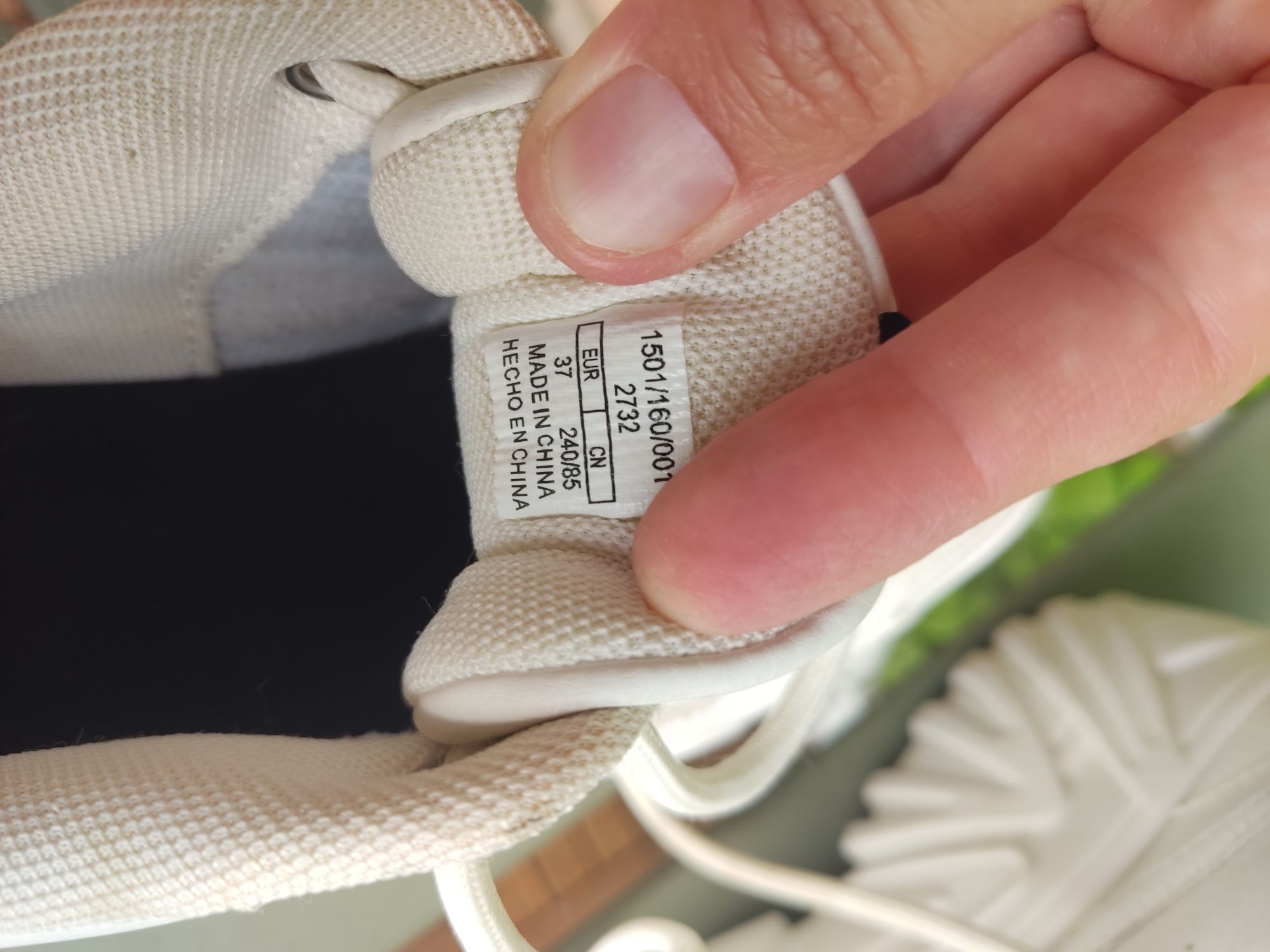 Adidadsi Bershka marimea 37 Hello Kitty