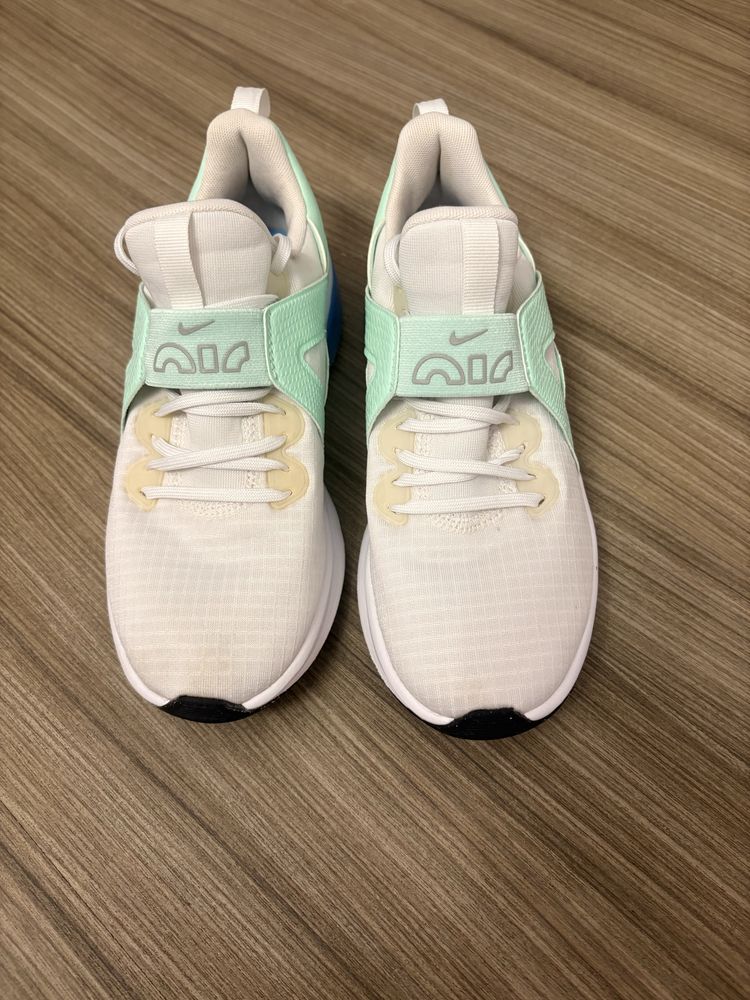 Дамски маратонки Nike Air Max Bella TR