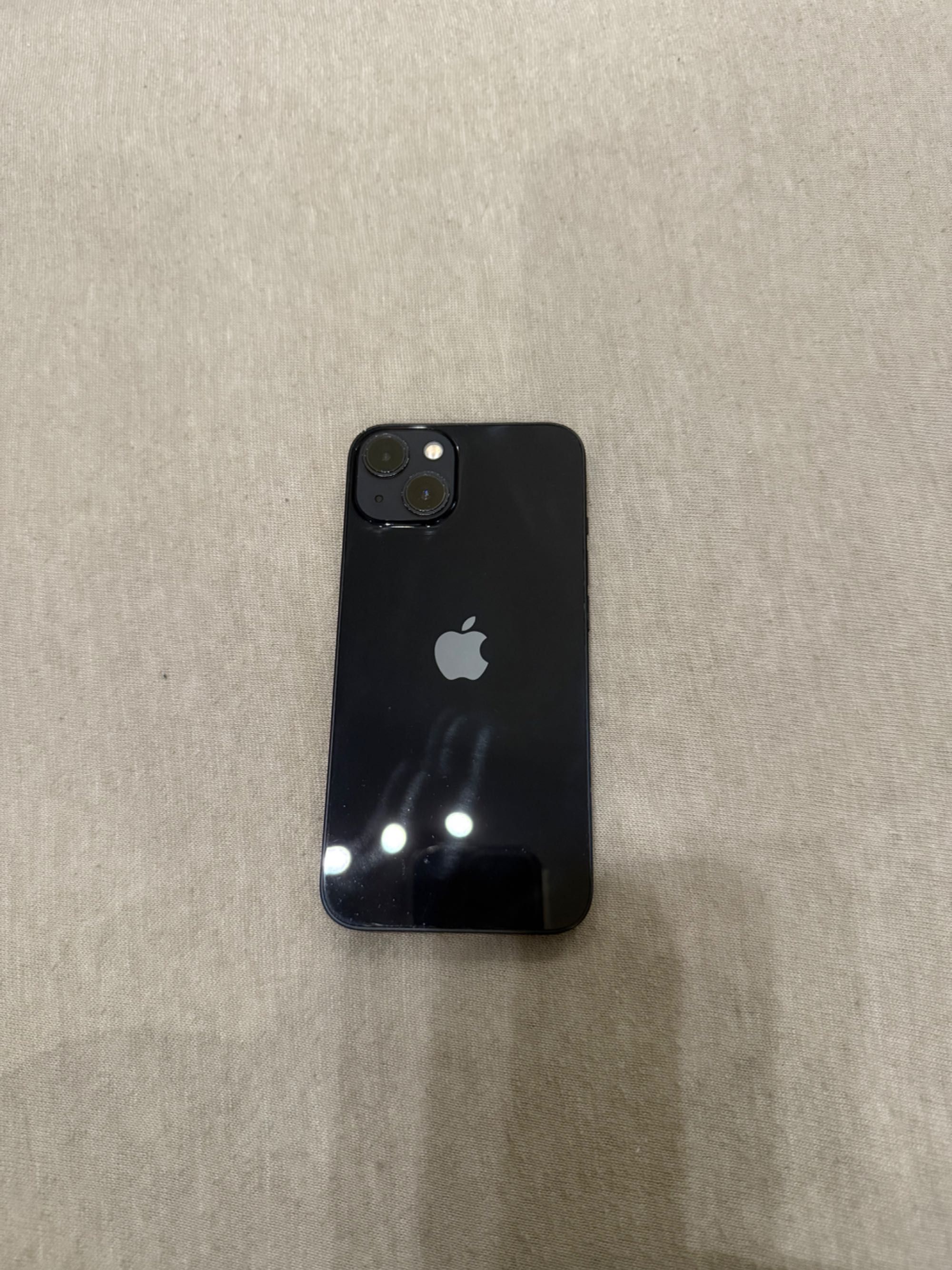 Продавам IPhone 13