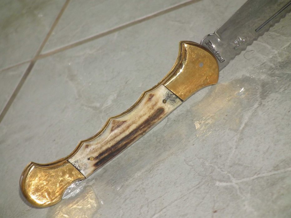 Briceag de vánátoare cu plásele din corn Nagy István back lock