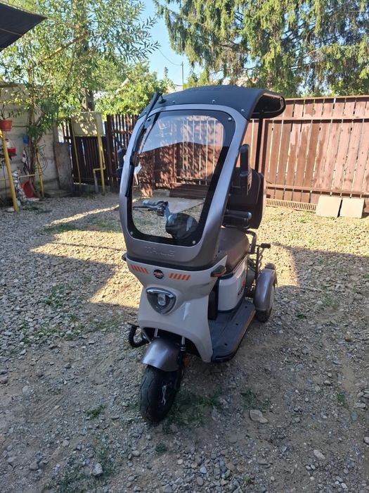 Scuter electric 3 roti