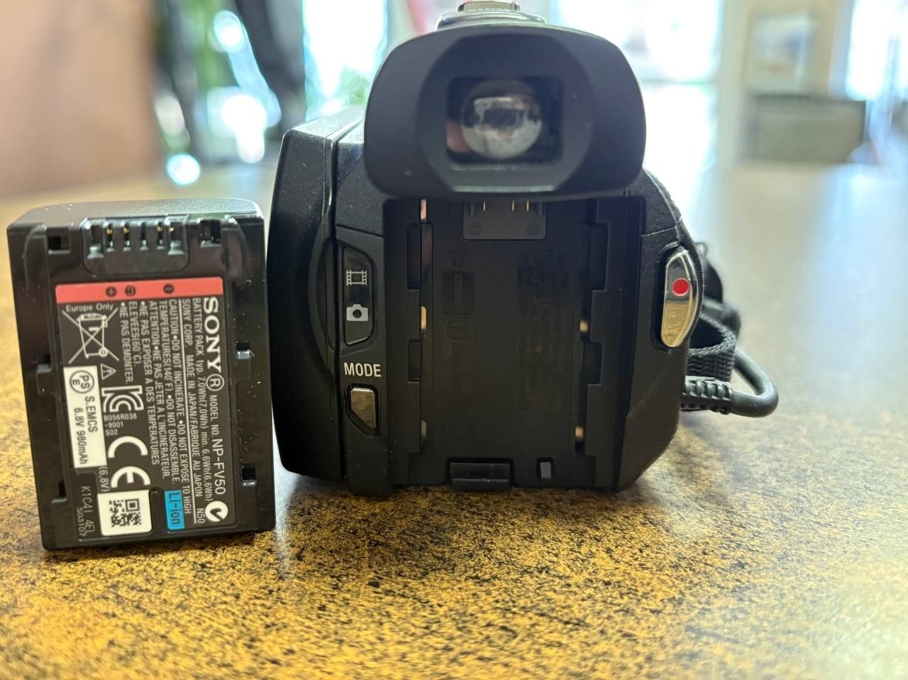 Камера Sony HDR-CX 700
Модел HDR-CX700
Без забележки !
Продава се комп