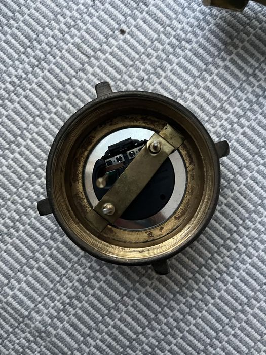 Часовник във формата на водомер