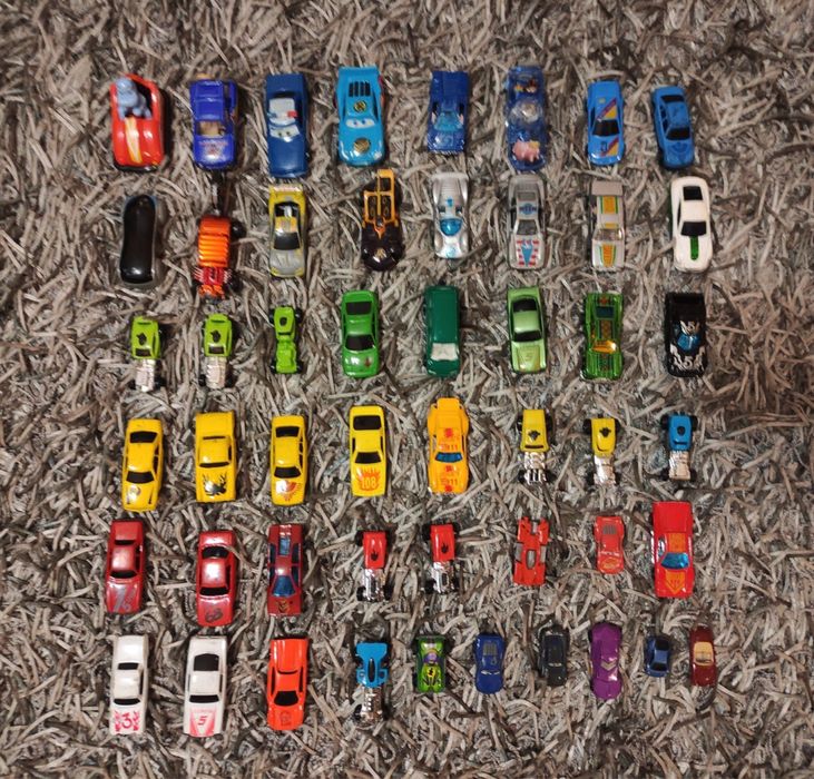 Продаю модельки машин