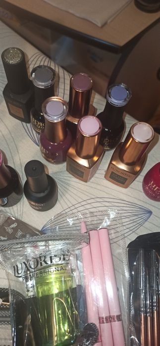 Vând oje senipermanente noi