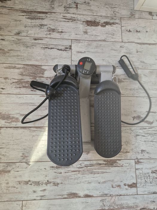 Stepper fitness cu corzi
