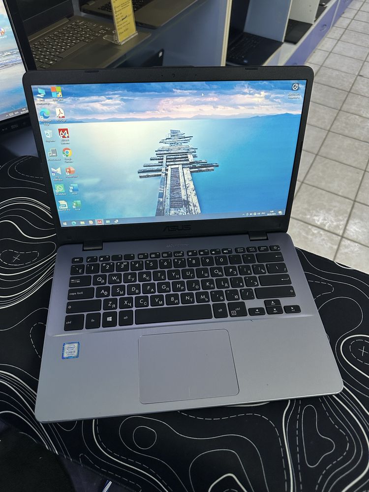 Asus Core i5-7200U/ОЗУ-8ГБ/ССД-256ГБ в отличном состоянии бат держ 1 ч