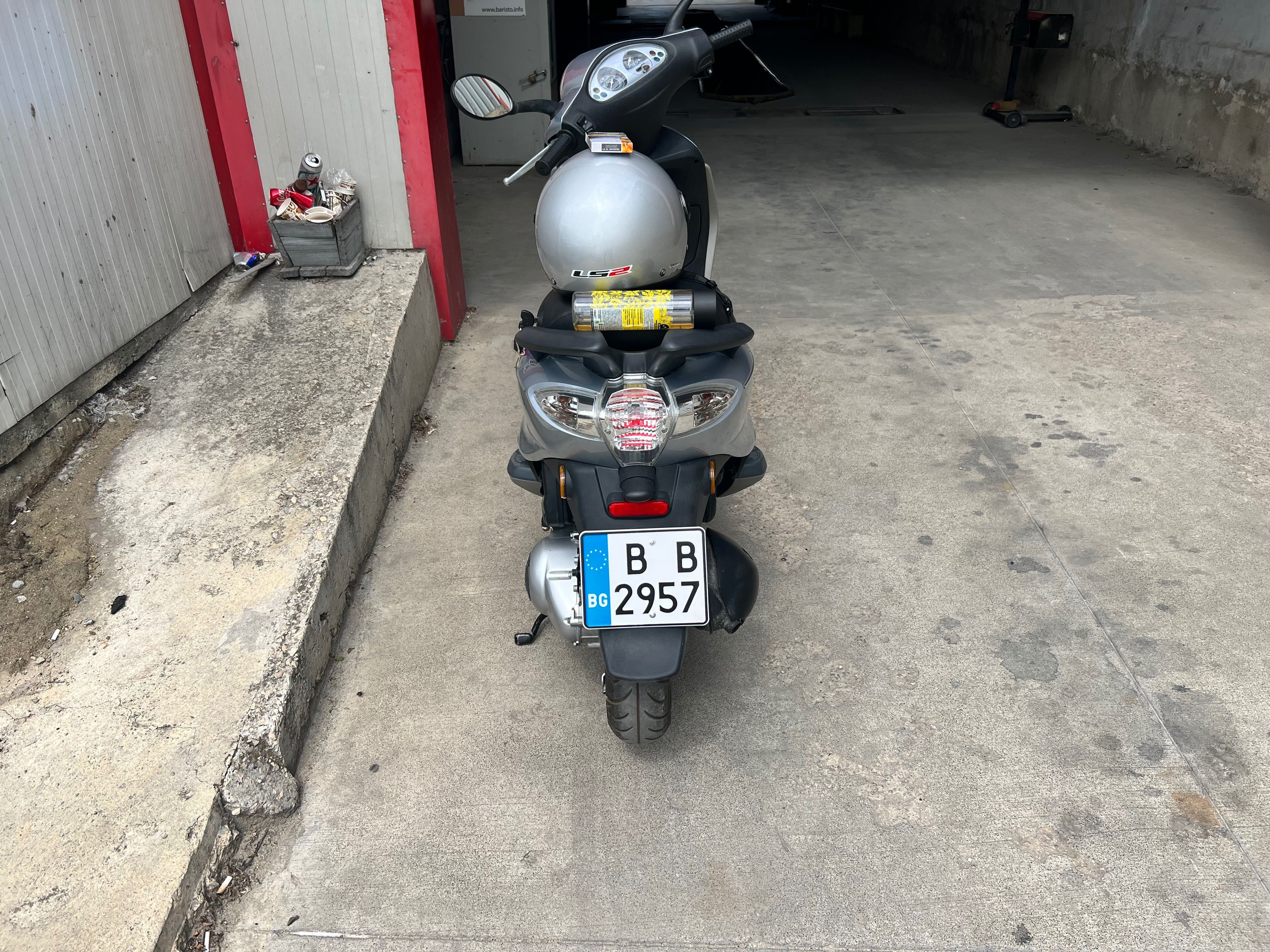 Скутер Piaggio Fly 150cc