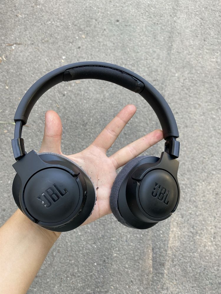 JBL Tune 750BTNC