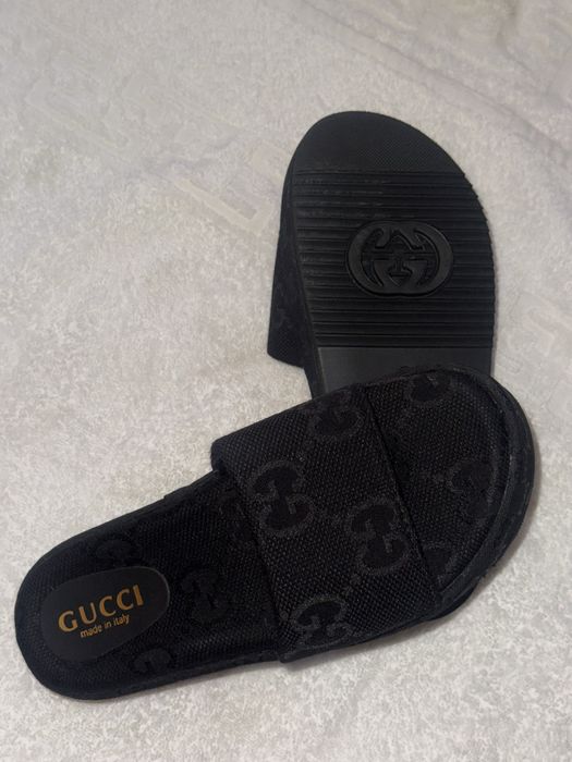 Slapi cu platforma Gucci