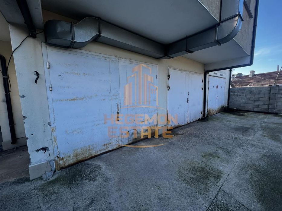 Продава се Гараж / Паркомясто в Варна, Колхозен пазар - 18 кв.м за 1584 €/кв.м - Снимка #1
