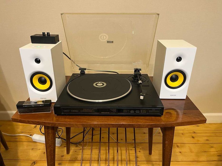 Японский виниловый проигрыватель Sanyo TP 6100 с колонками Edifier
