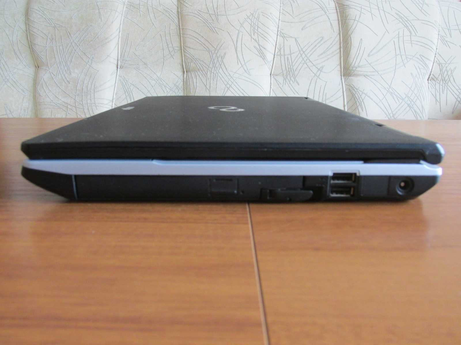 15.6 инча Fujitsu с i3,6 GB DDR3 лаптоп