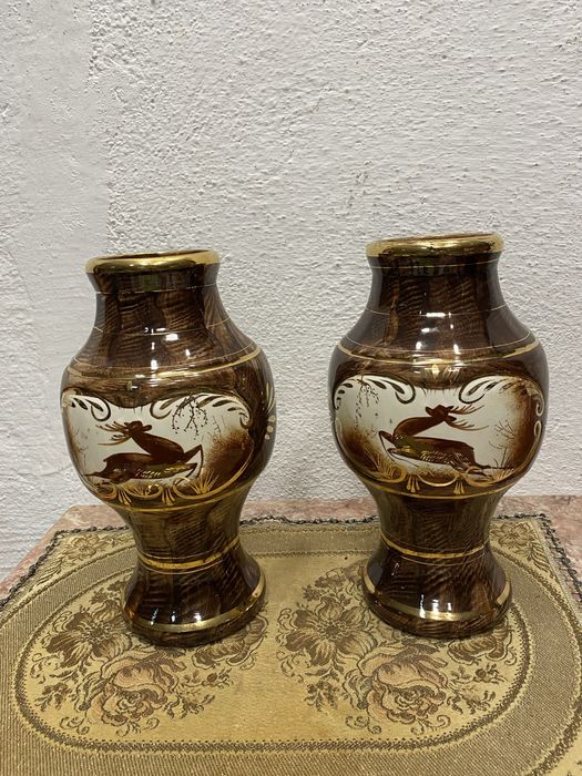 Чифт белгийски вази от порцелан ловен мотив