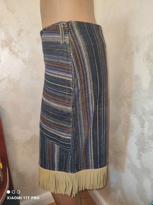 Reducere fulger! Fustă deosebită, mărimea 38