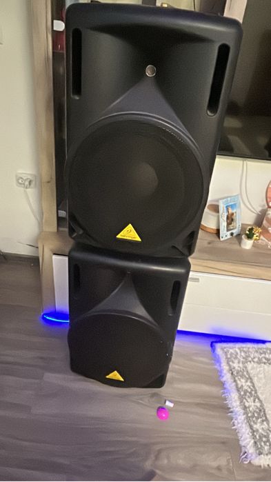 Vand boxe active behringer 215 d