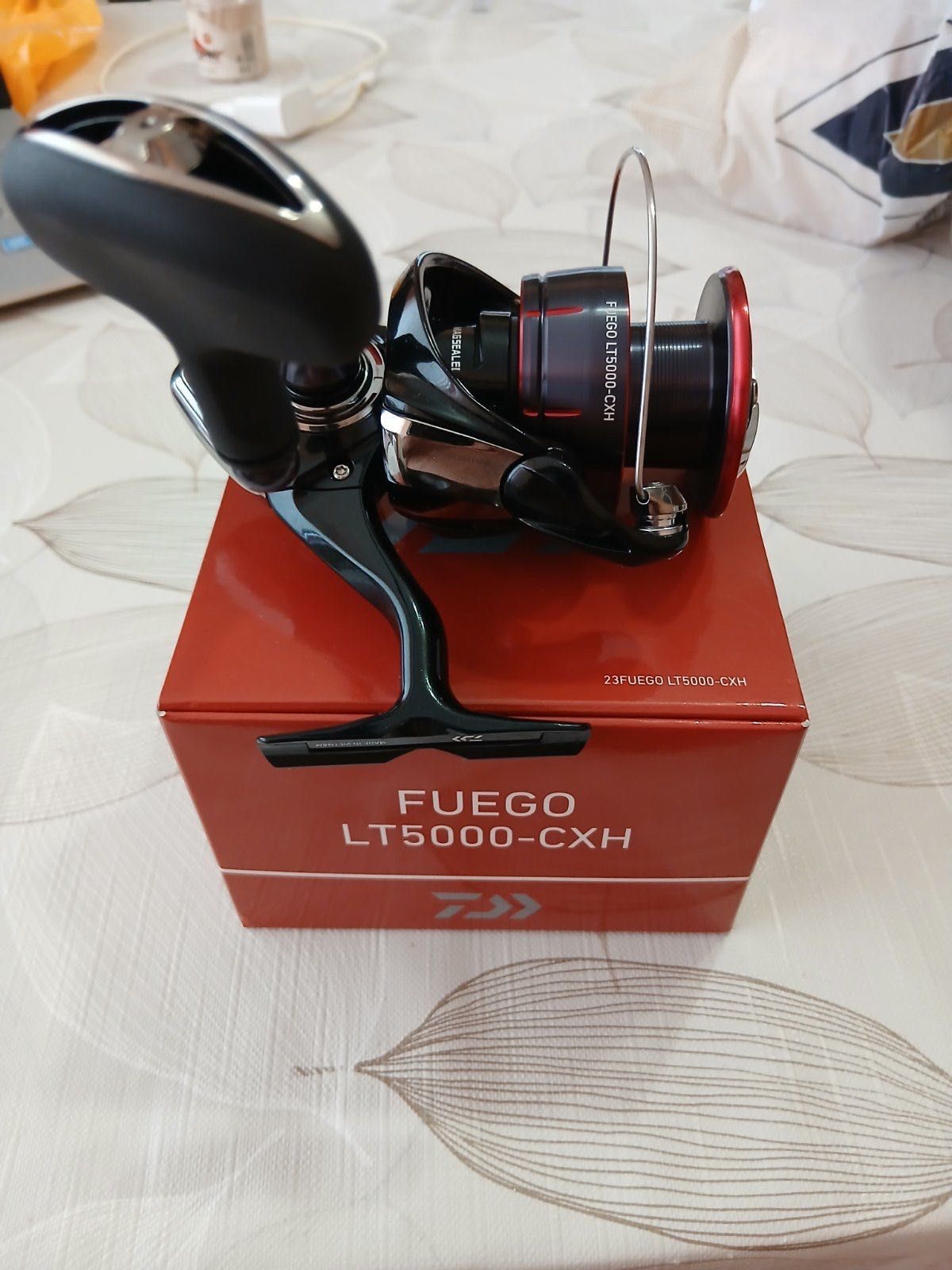 Макарата е чисто нова Daiwa Fuego LT5000 CXH