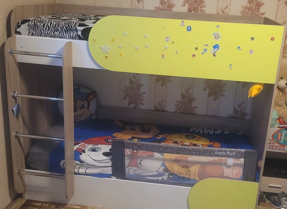 Продовам двуетажно легло без матраци