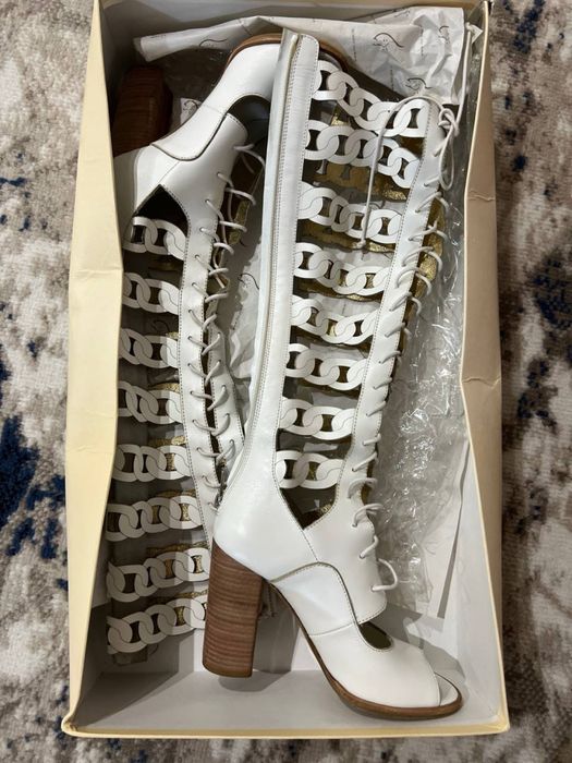 Продается утонченная женская обувь