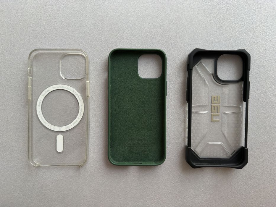 Vând huse iPhone 13 mini stare excelentă