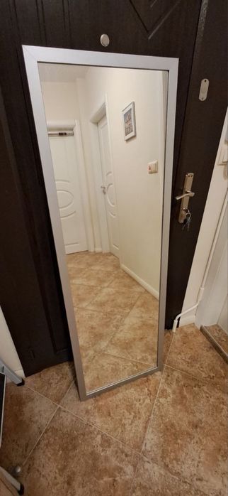 Огледало със сребърна рамка