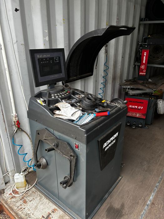 Container maritim transformat in statie de vulcanizare