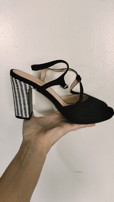 Женские классические туфли