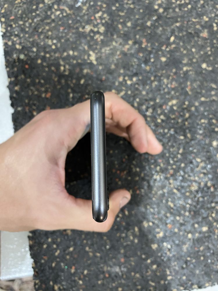 Продавам Iphone 8 black