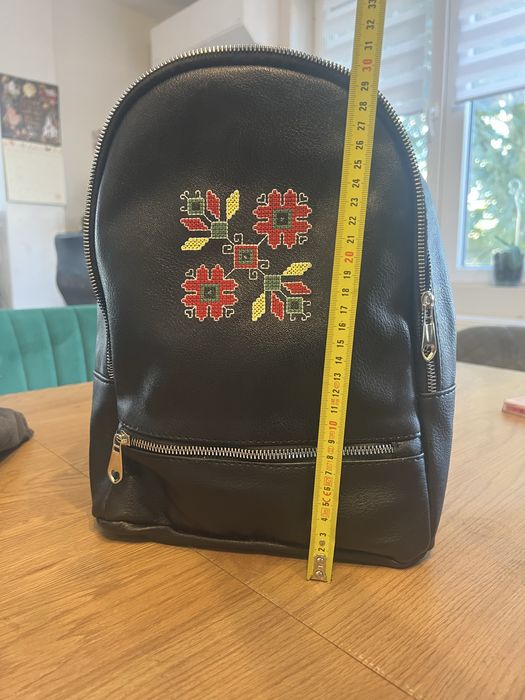 Дамска кожена раница с шевица