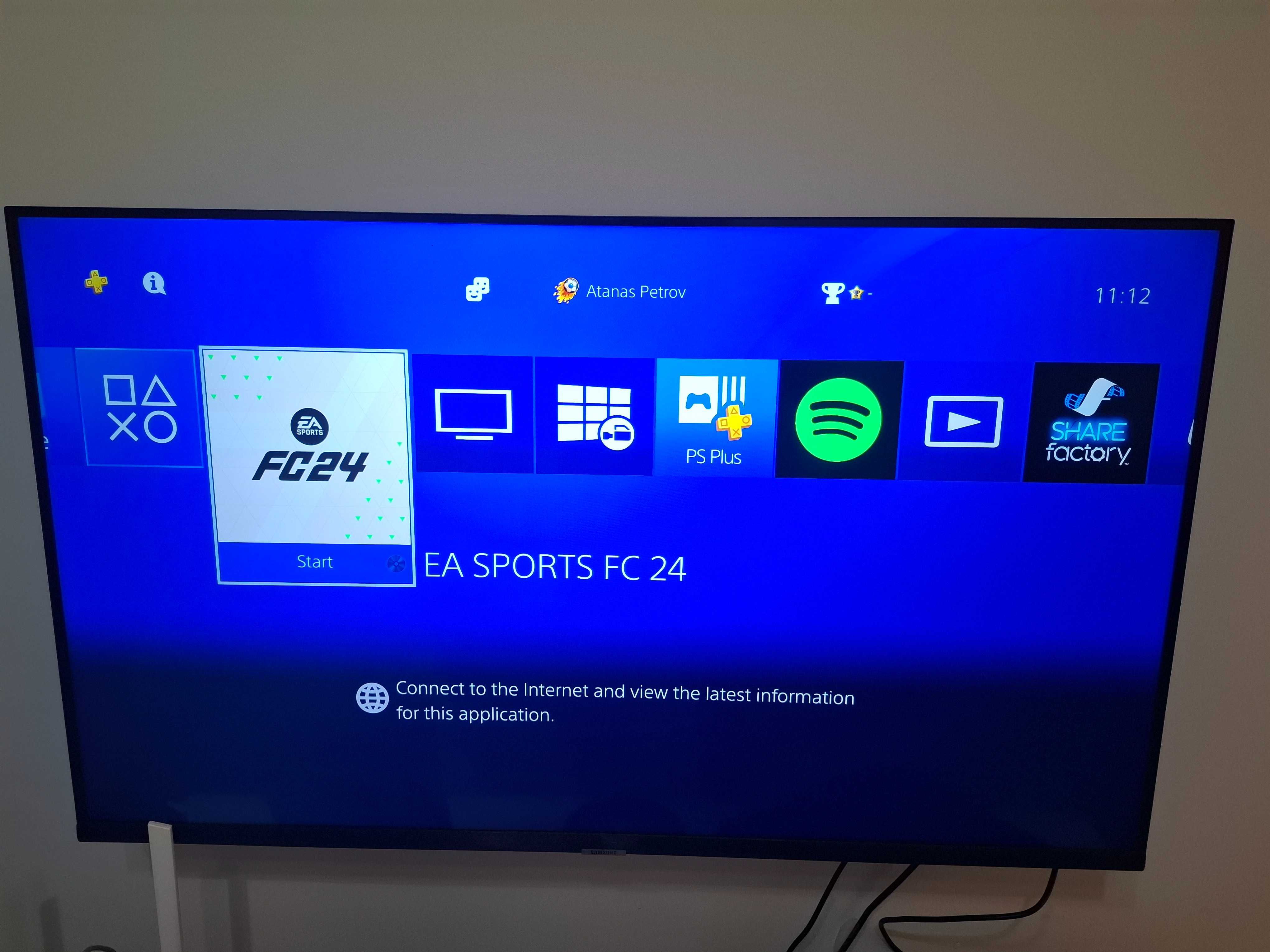 Ps4 pro 1TB отлично състояние