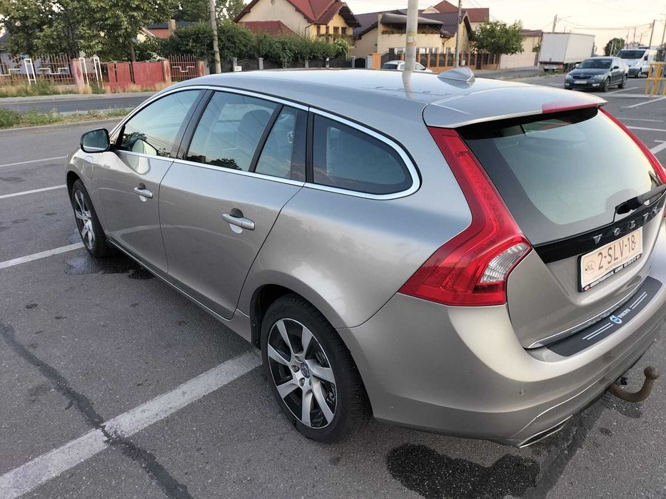 Volvo v60-2.4 AWD plug jn hybrid 283 CP