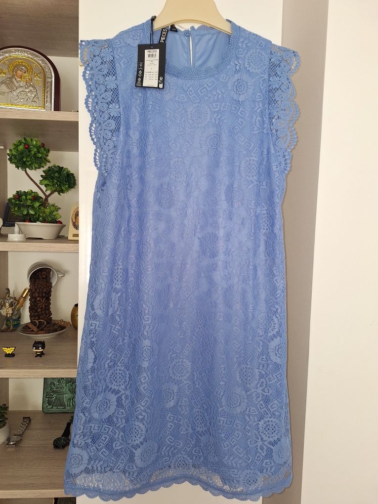 Haine noi cu etichetă( bluze, pulovere, tricouri)
